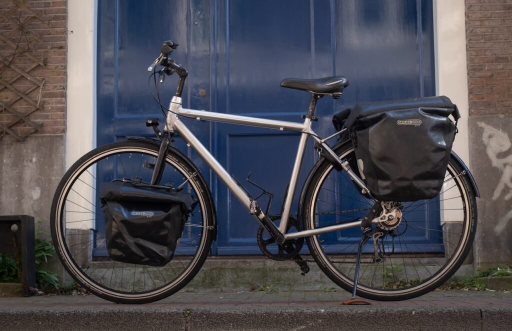 Hybride with panniers
